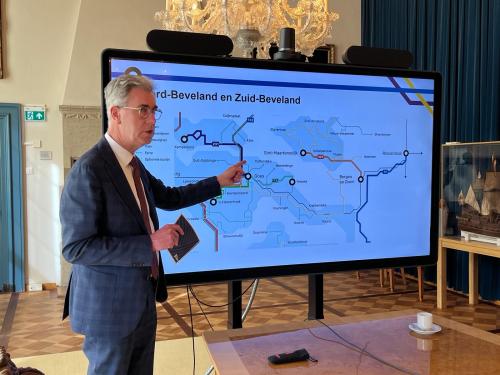 Harry van der Maas presenteert ontwerp programma van eisen busconcessie